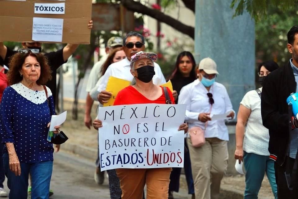 Los manifestantes se mostraron inconformes por la opacidad de la empresa.