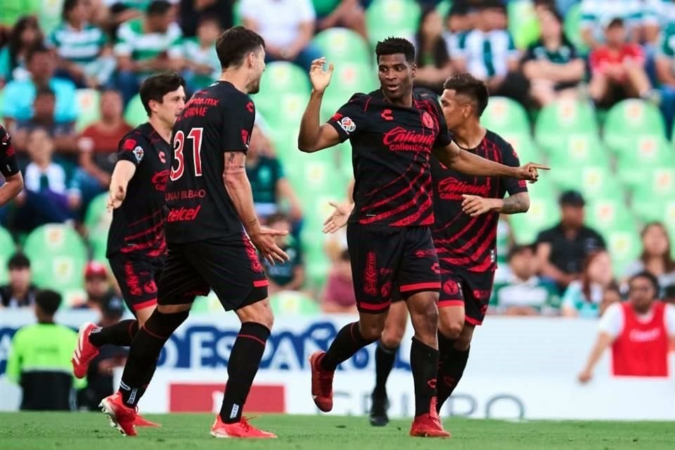 Raúl Zúñiga anotó doblete ante Santos.