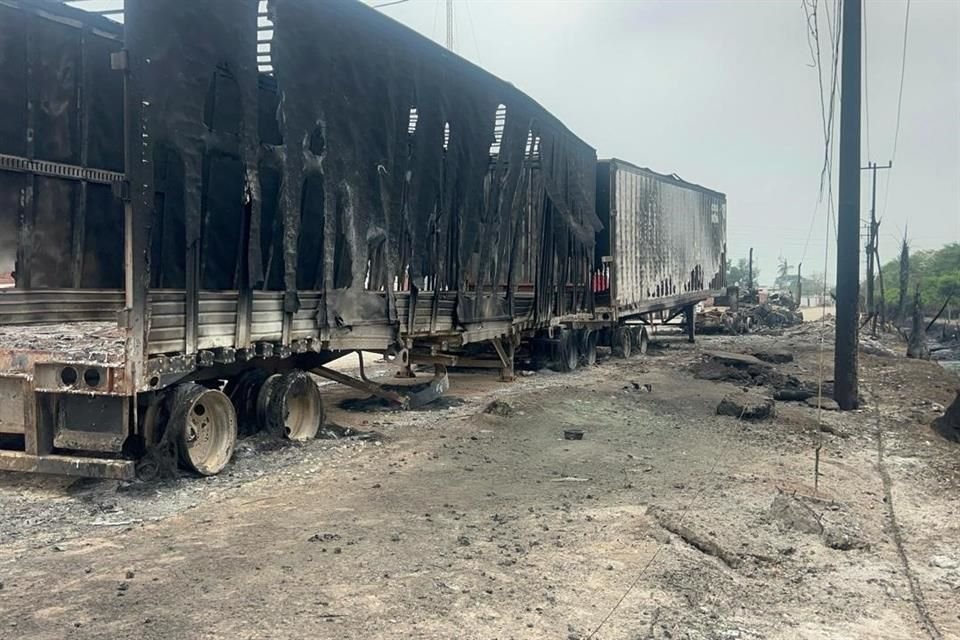 PC-Tabasco informó que por incendio de quema de pastizales en Villahermosa se quemaron más 1 millón 500 mil litros de hidrocarburos.