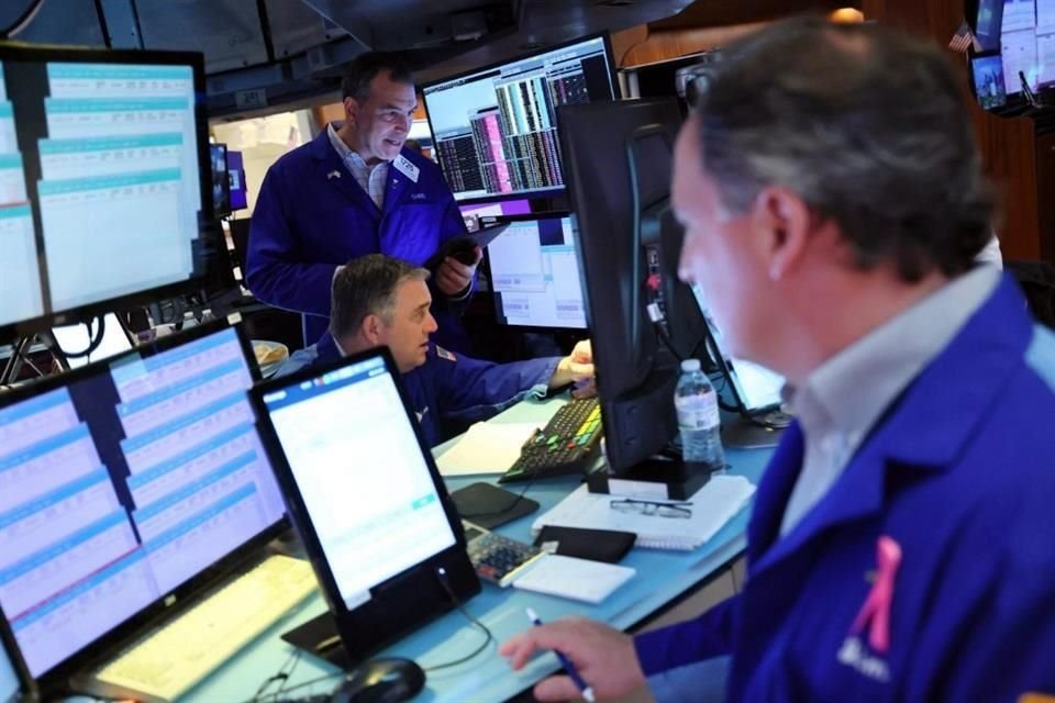 El Dow Jones creció 1.07 por ciento, alcanzando las 39 mil 606.57 unidades, seguido del Nasdaq con 2.50 y finalmente el S&P 500 1.67 por ciento.