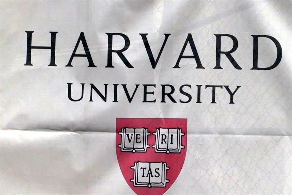Harvard demandó al Gobierno de EU por impedir que la universidad matricule y acoja a estudiantes extranjeros, según documentos judiciales.