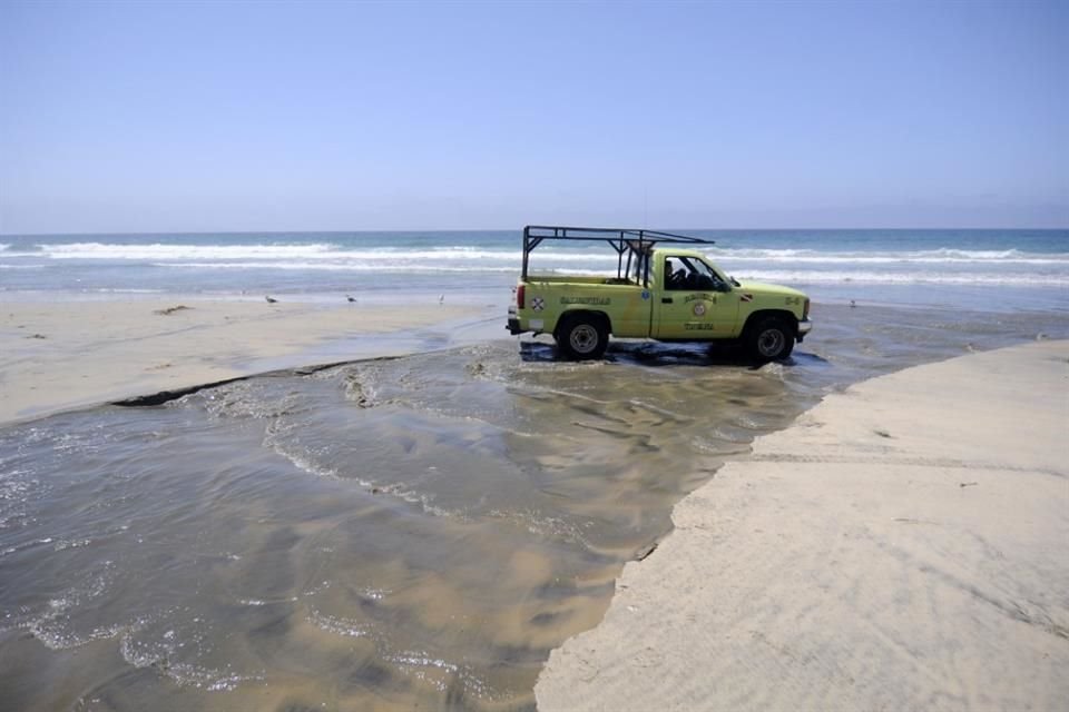 Aguas residuales en las Playas de Tijuana van a parar a las costas de California.