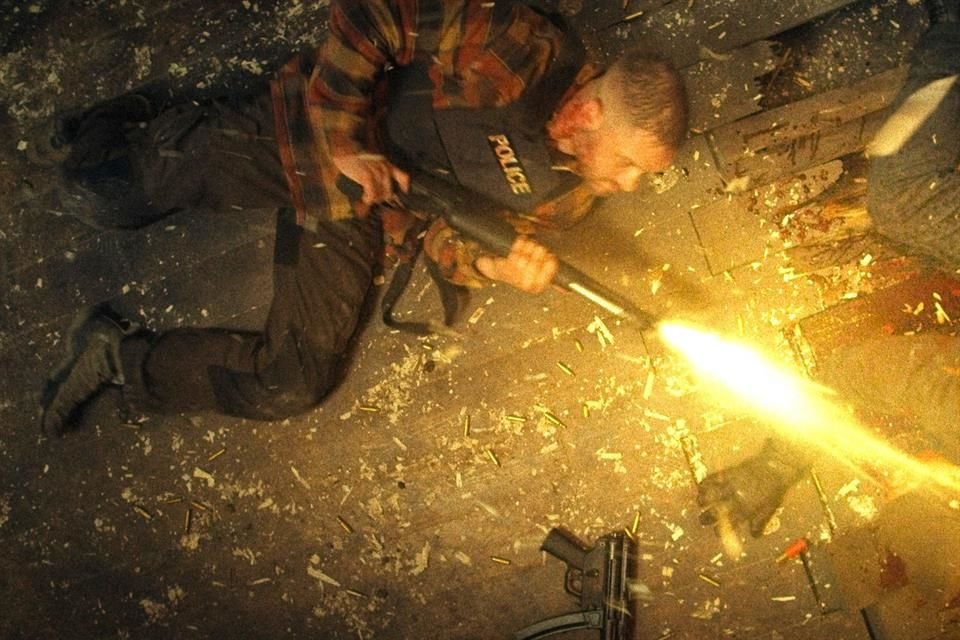 A partir de este 25 de abril, Tom Hardy se pondrá al frente de los trancazos, la sangre a borbotones y lo áspero del trabajo de cámara en el filme 'Estragos' ('Havoc').