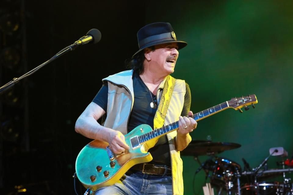 Santana está catalogado por Rolling Stone entre los 100 Mejores Músicos de Todos los Tiempos.