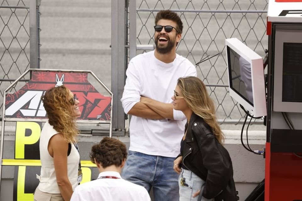 El paparazzi Jordi Martin, conocido por documentar el inicio del noviazgo entre Piqué y Chía, negó rotundamente la información.