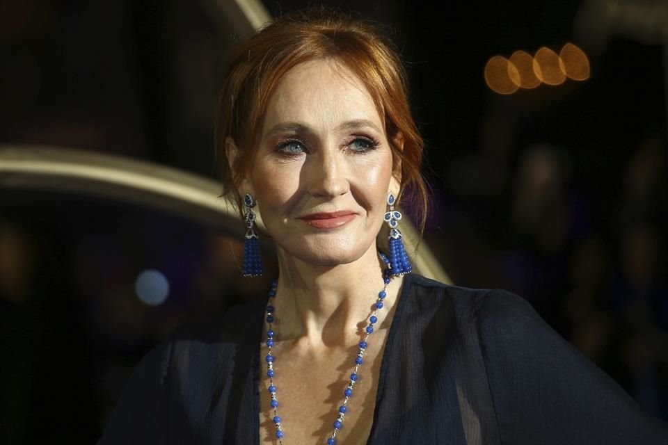 La escritora ha expresado abiertamente su opinión sobre las mujeres transgénero y sus derechos desde hace mucho tiempo, provocando fuertes debates entre los fans de Harry Potter.