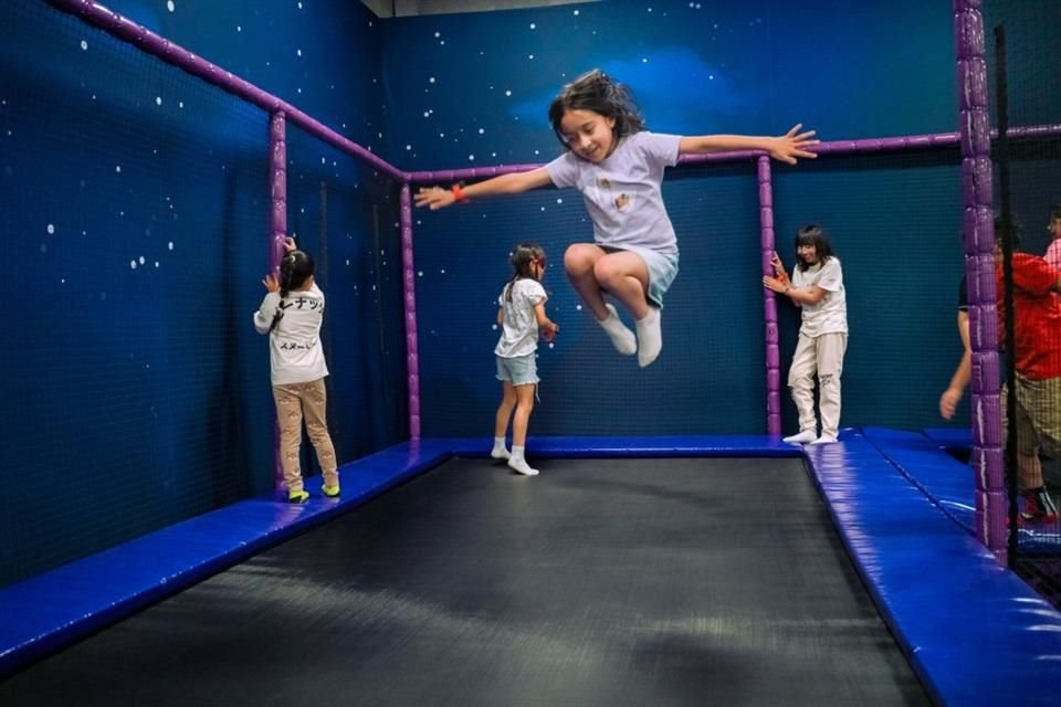 El evento da la oportunidad a los niños de trepar muros, brincar o esquivar obstáculos.