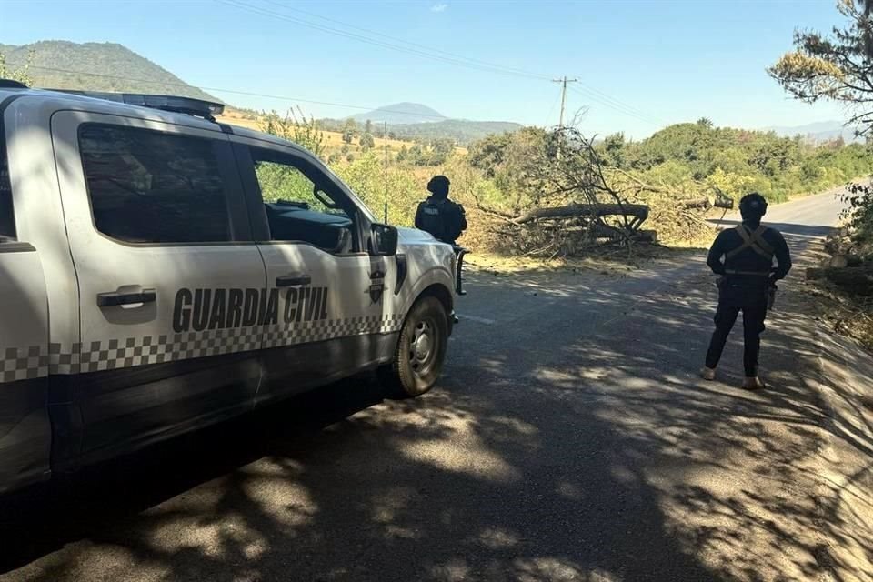 El miércoles se registró quema de vehículos en 13 carreteras del Estado, y este jueves grupos criminales intentaron realizar otro en el tramo Uruapan-Carapan, informó la SSP.
