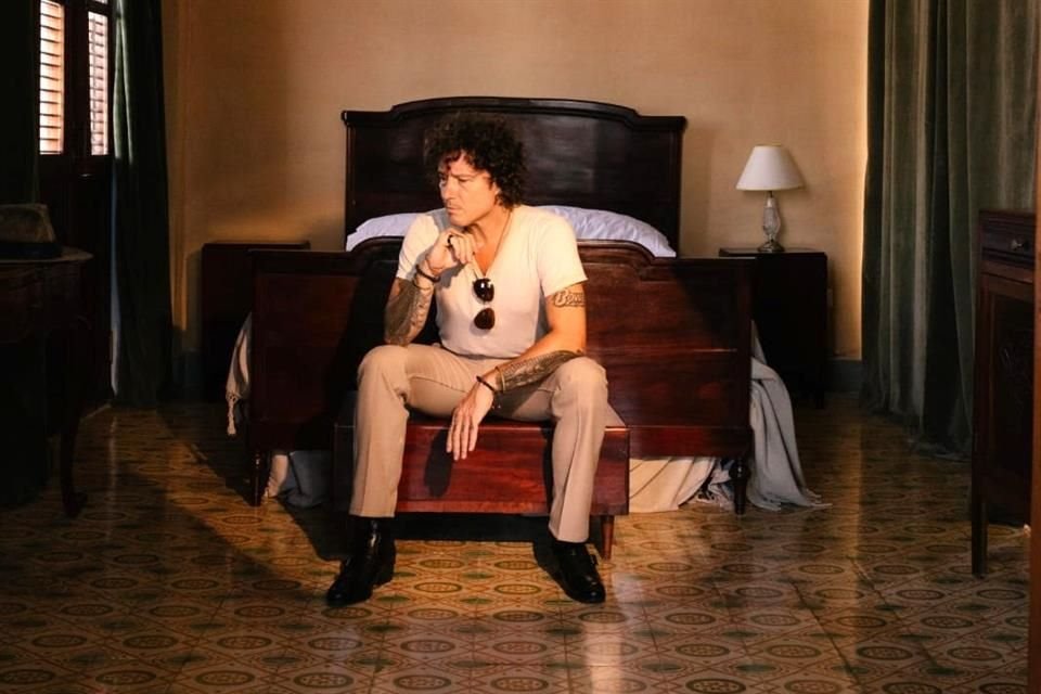 El intérprete español se caracteriza por mantener su personal esencia lírica y una versatilidad musical más allá del rock.