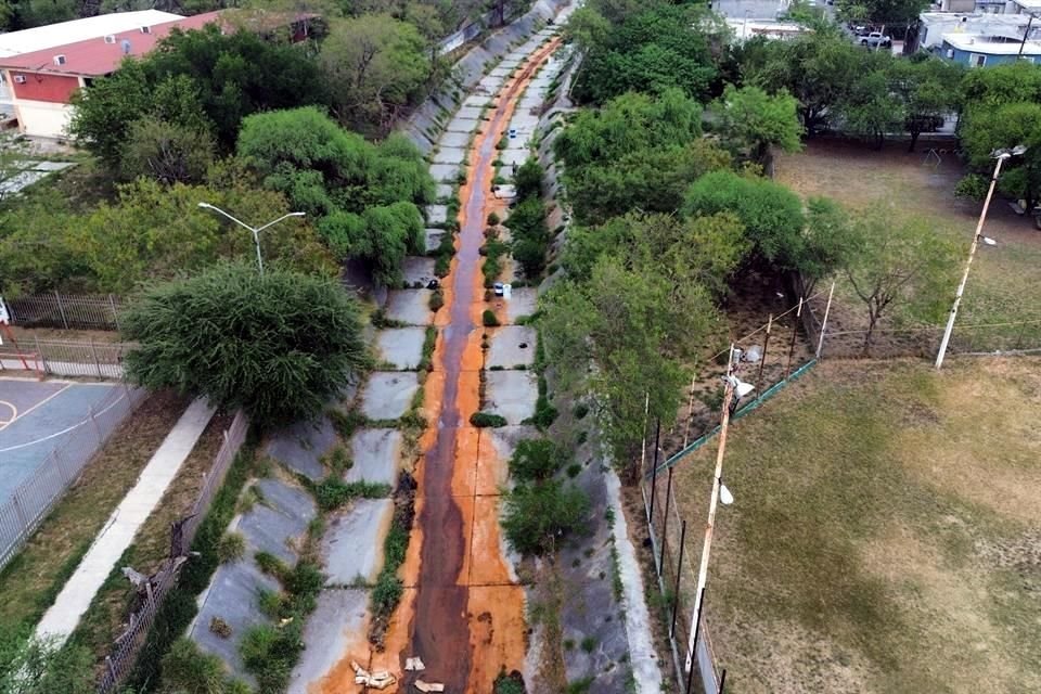 El derrame de químicos de la empresa Ternium ocurrió el 17 de abril y afectó el Arroyo La Talaverna.