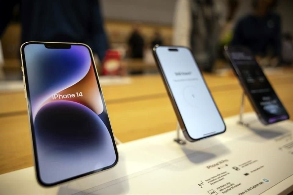 Las ventas por iPhone fueron de 46 mil 840 millones de dólares, frente a las estimaciones de 46 mil 170 millones, según datos de LSEG.