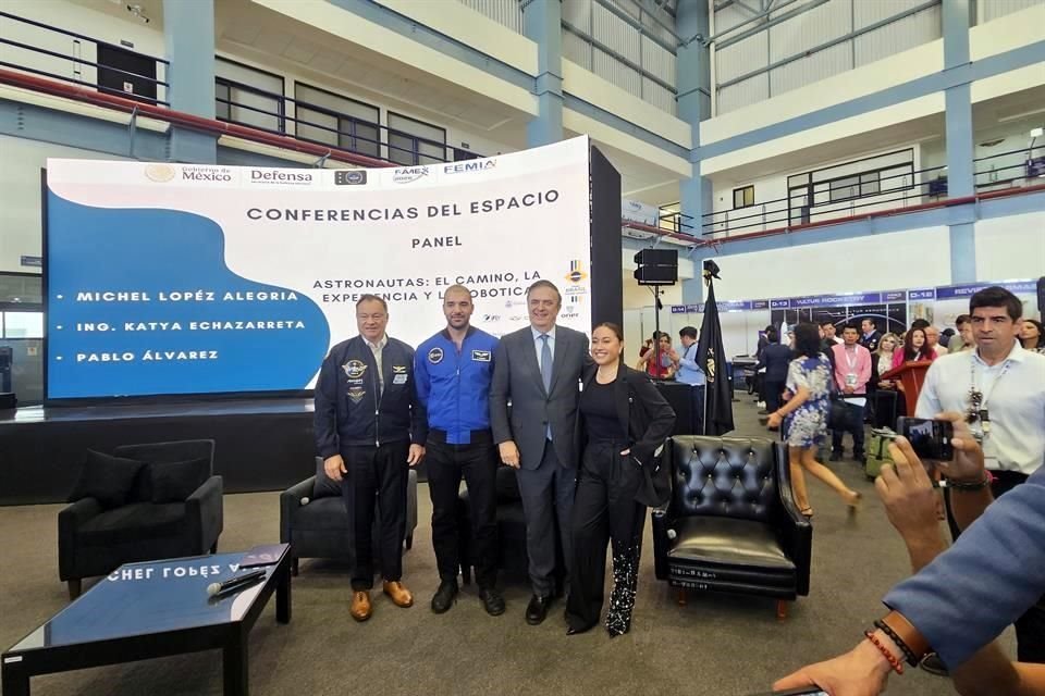 Se debe poner a la industria aeroespacial en el centro de las prioridades nacionales, dijo Ebrard.