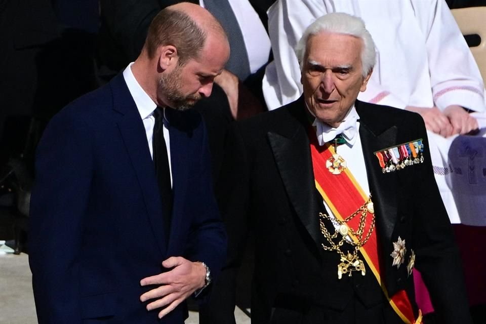 El Príncipe Guillermo asistió al funeral del Papa Francisco, aunque no lo conoció, en representación de su padre, el Rey Carlos III.