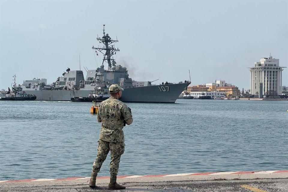 La Semar informó que la presencia de un buque de la Marina de EU en Veracruz obedece a una parada logística y programada.