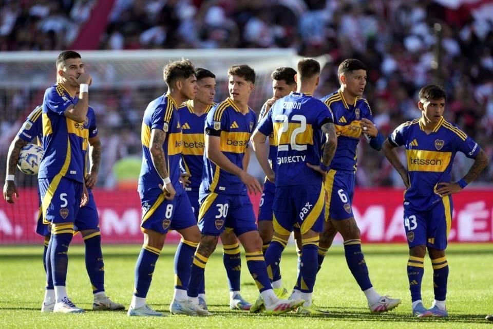 Los xeneizes sufrieron una dolorosa derrota ante el odiado rival.