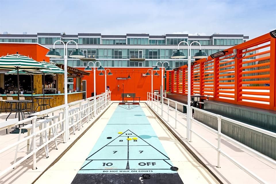 The Lido Deck en The Royal Palms Shuffleboard Club