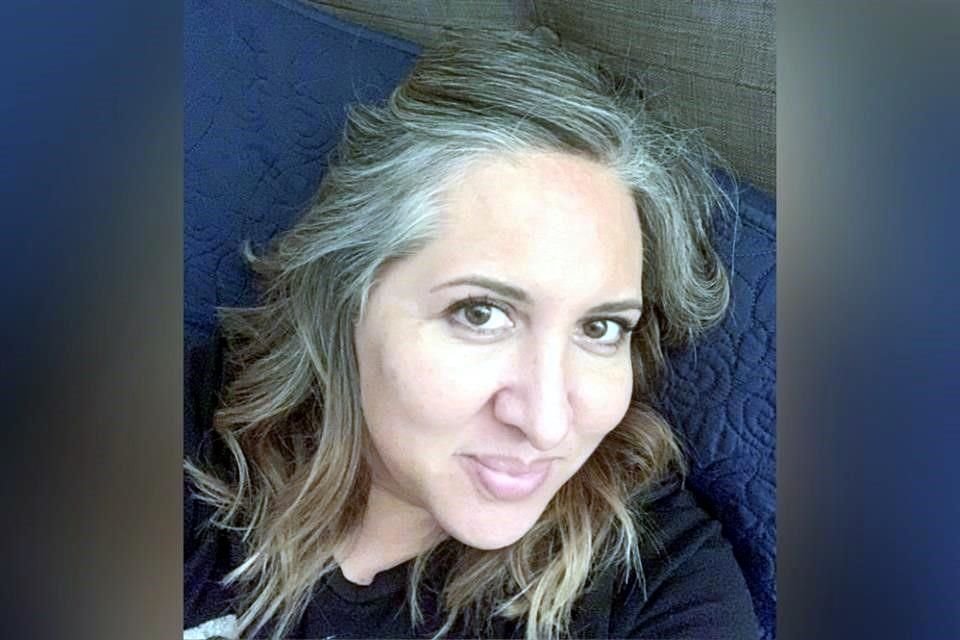 'Cada vez me sale más blanco el pelo y la verdad, soy súper honesta, lo gozo, lo disfruto, me encanta', Roberta Escamilla, empresaria.