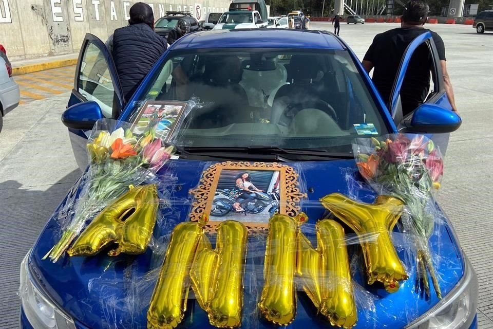 Familiares de Anny Yáñez, una de las víctimas del accidente en la México-Cuernavaca, acudieron a la rodada de homenaje.