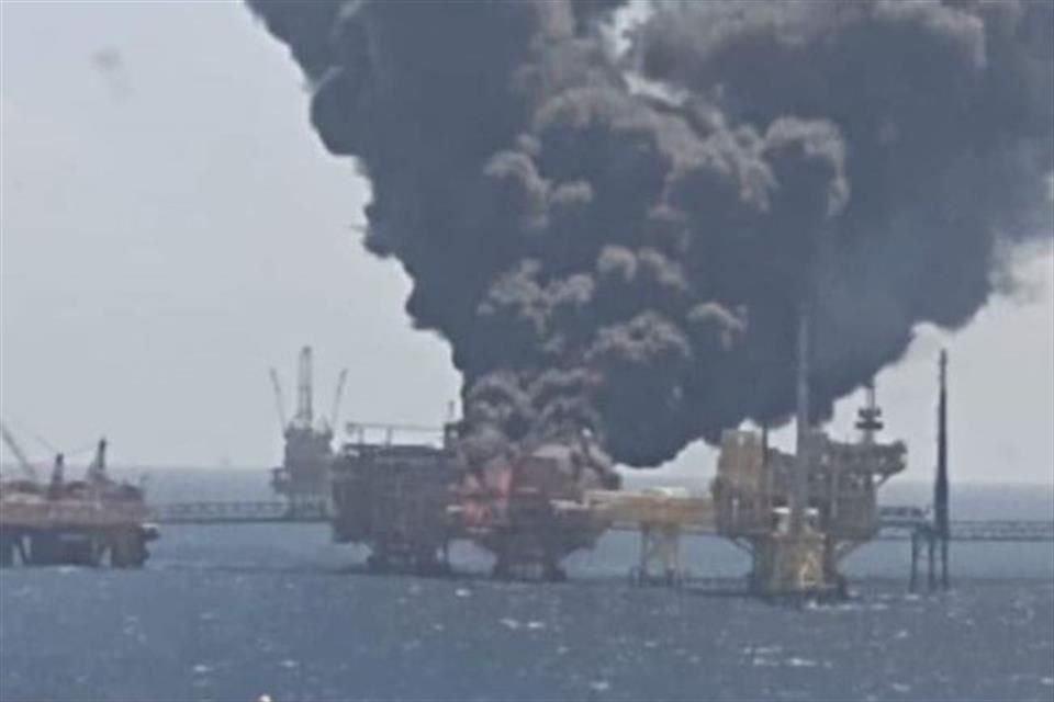 El incendio se registró en plataforma marina de Pemex Ku-Alfa, ubicada en Sonda de Campeche.