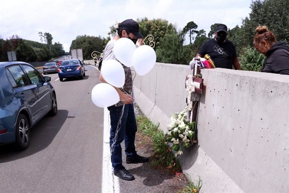 Los familiares de Anny pusieron una cruz en el lugar del incidente.