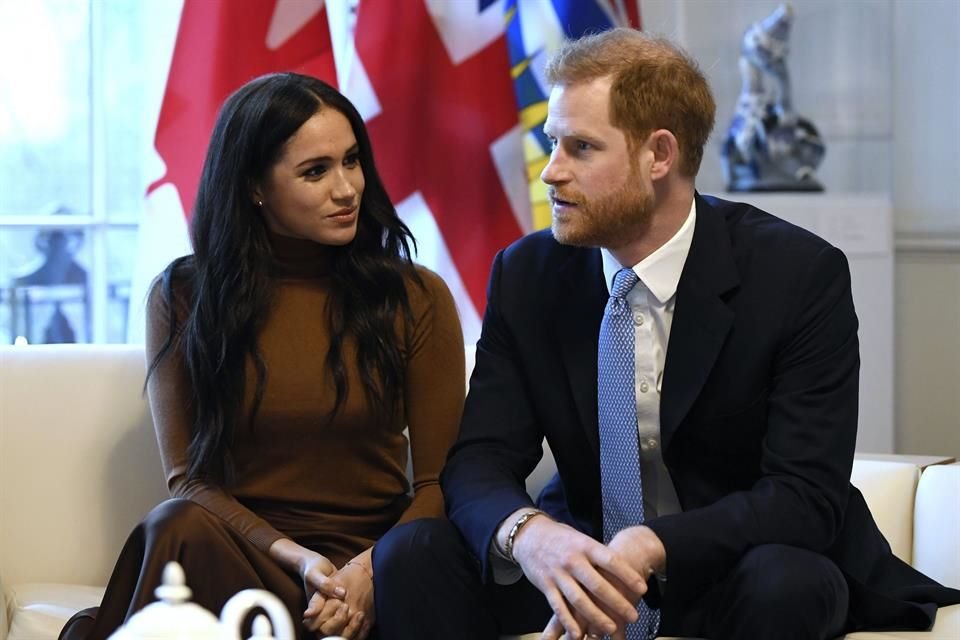 La popularidad de los Duques de Sussex, se desplomó en Instagram; la Reina Isabel II tomará acciones legales contra Enrique y Meghan.