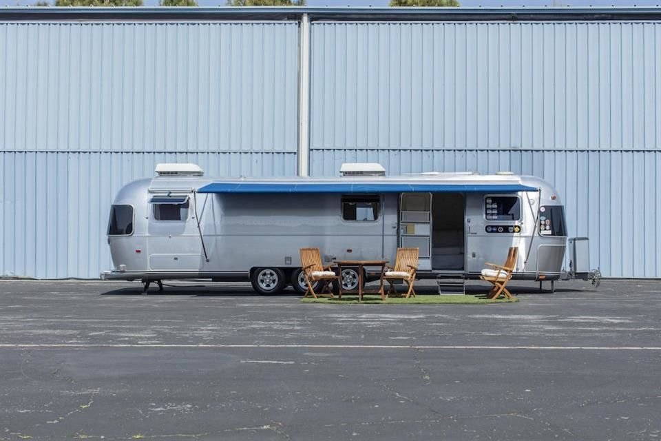 El remolque Airstream, del año 1992, lo acompañó en el rodaje de cintas como 'Forrest Gump' y 'Filadelfia'.