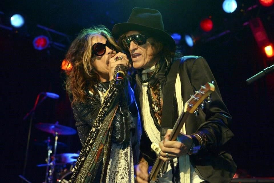 Emulando a artistas como Madonna y Elton John, Aerosmith firmó una alianza global con Universal Music que abarca todo su catálogo musical.