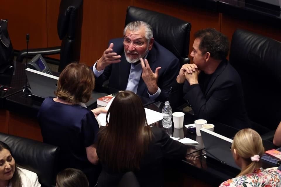 El documento fue regresado a comisiones a petición del morenista Adán Augusto López.