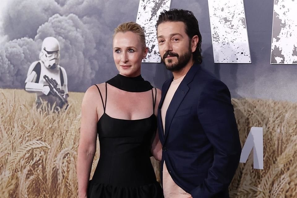 Diego Luna y Genevieve O'Reilly protagonizan 'Andor'.