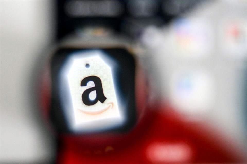 Reportes afirmaban que el gigante del comercio electrónico Amazon comenzaría 'pronto' a mostrar el costo de los aranceles estadounidenses en productos individuales junto al precio total indicado.