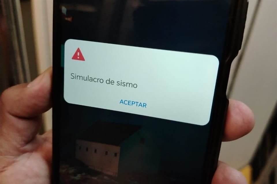 En los teléfonos celulares se recibió esta alerta.