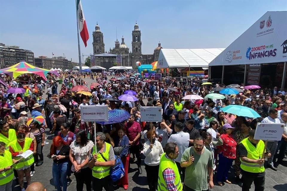 Habitantes de la CDMX participaron en el Simulacro Nacional en la plancha del Zócalo.