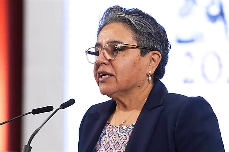 Secretaria Buenrostro informó que una empresa ya fue inhabilitada por transa en medicinas, y que 16 más son investigadas.
