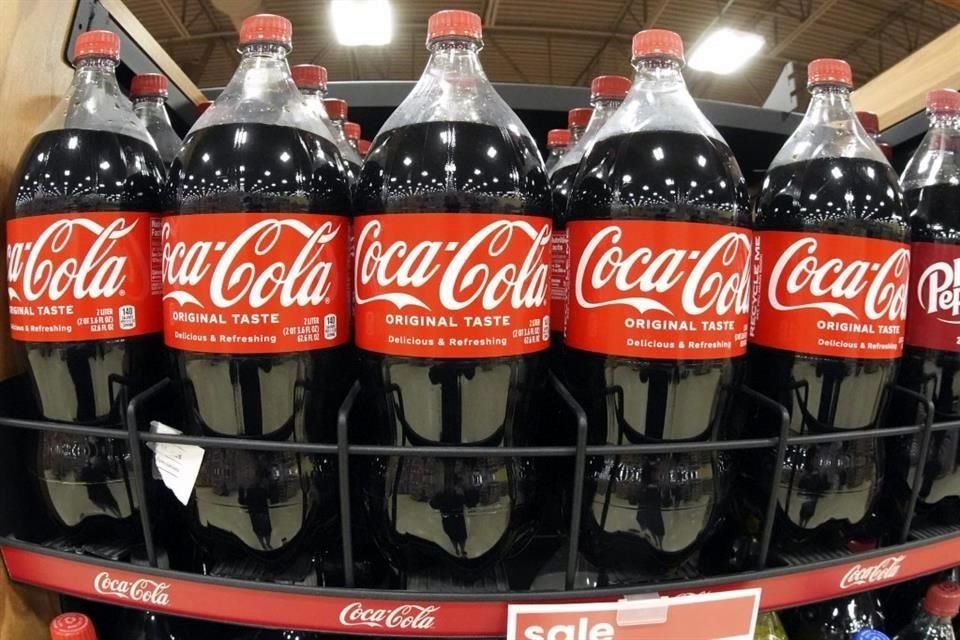 Coca-Cola reportó un  menor gasto entre los consumidores hispanos.