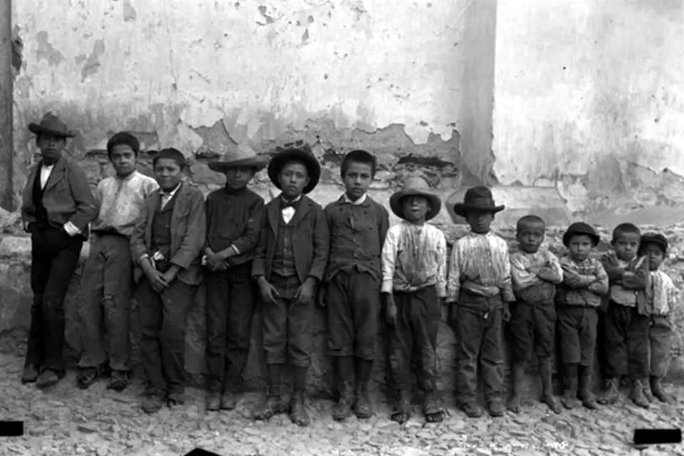 Las infancias se han involucrado en las múltiples luchas del País. Sobre esta imagen, un grupo de niños de la Revolución.