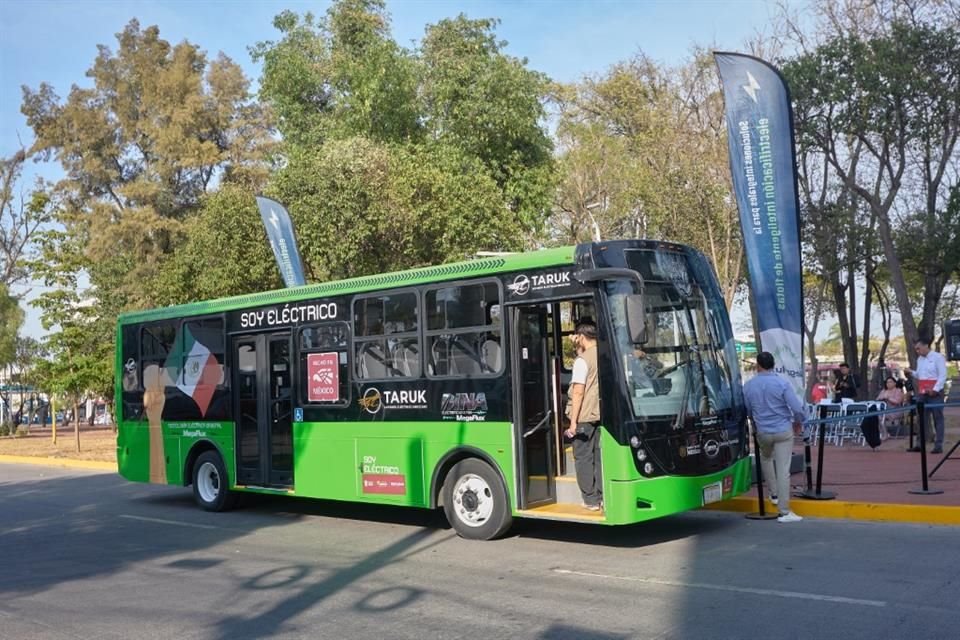 La llegada de Taruk, el primer autobús eléctrico mexicano, a Jalisco, promete impulsar empleos y la promoción de la movilidad sostenible.