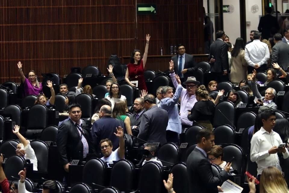 Diputados señalaron que Estados Unidos está tomando cartas en el asunto, en defensa de sus intereses.