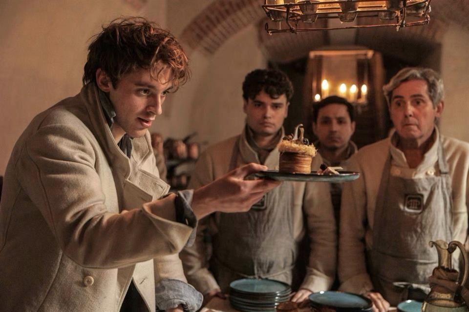 Abordó el director Martin Bourboulon cómo un chef se convierte en ícono de la gastronomía y a su vez en espía en el Siglo 19 en nueva serie.