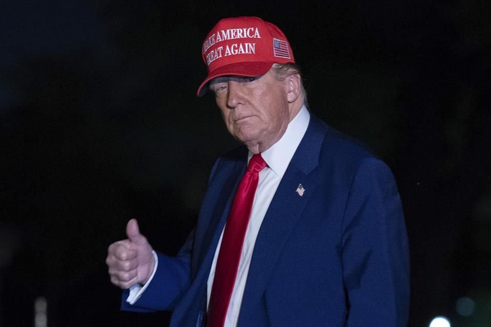 Trump firmó dos decretos en los que ordena que aranceles a industria automotriz no sean acumulables y facilita exenciones por dos años.