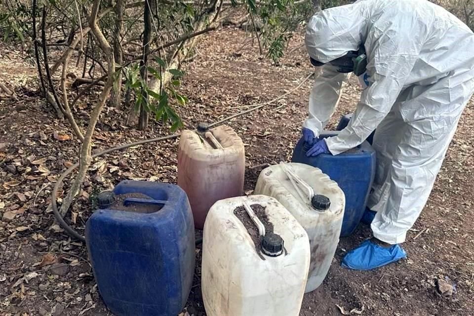 En el lugar se hallaron  800 litros de precursores líquidos.