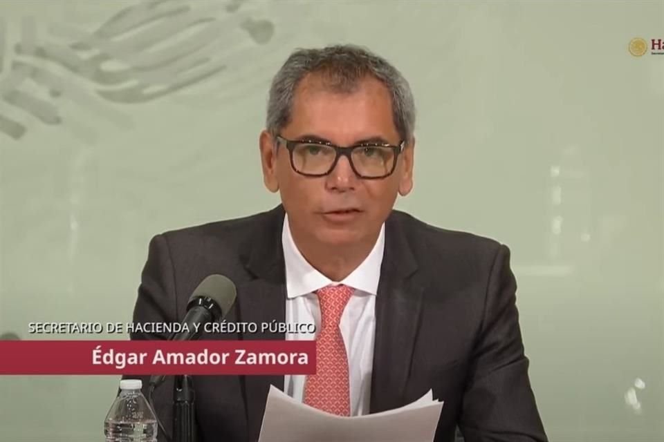 Édgar Amador, Secretario de Hacienda, en conferencia.