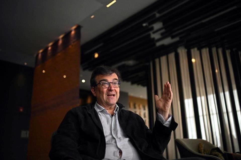 Javier Cercas considera que la Iglesia debe seguir con las reformas que impulsó el Papa Francisco para mantenerse en pie.