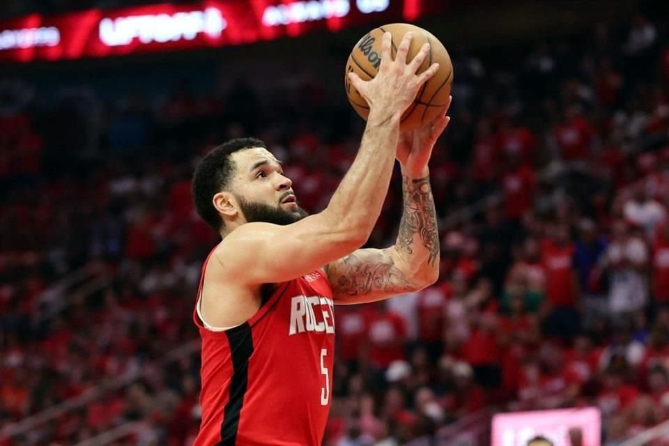 Fred VanVleet fue el máximo anotador por Houston, con 26 puntos, incluidos cuatro triples.