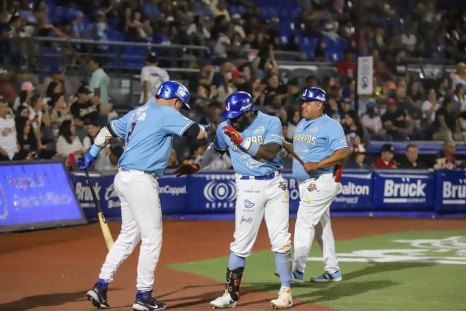 En enorme duelo de pitcheo, Charros de Jalisco derrotó 4-2 a Toros de Tijuana y emparejaron la serie celebrada en el Estadio Panamericano.