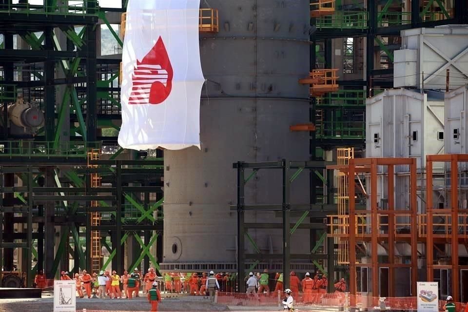 Pemex, 2025'in ilk çeyreğinde 43 milyar peso zarar ederken, 2024'ün aynı döneminde 4 milyar peso kâr elde etmişti.