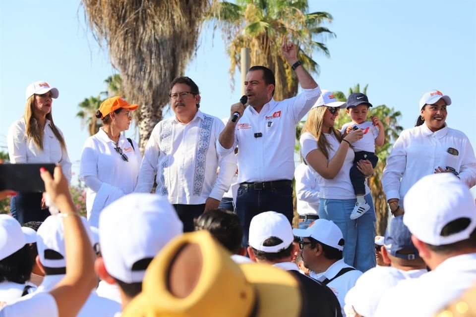 Fue encabezada por los secretarios generales de las secciones 47 y 16 del SNTE, Ilich González y Leonel Mayorga.