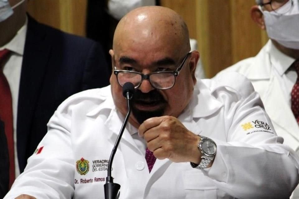Roberto Ramos Alor, el exsecretario señalado por medicamentos oncológicos embodegados en un contexto de protestas de padres de familia por desabasto, fue nombrado titular de IMSS-Bienestar en Veracruz