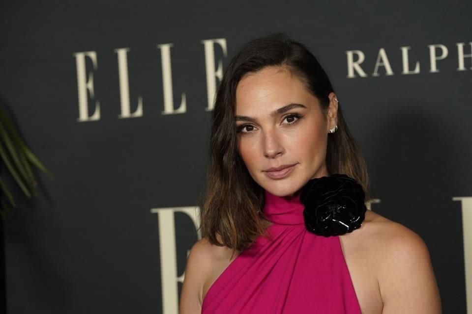 Una protesta pro-Palestina obligó a Gal Gadot a abandonar el set de 'The Runner' en Londres; la filmación fue suspendida temporalmente.