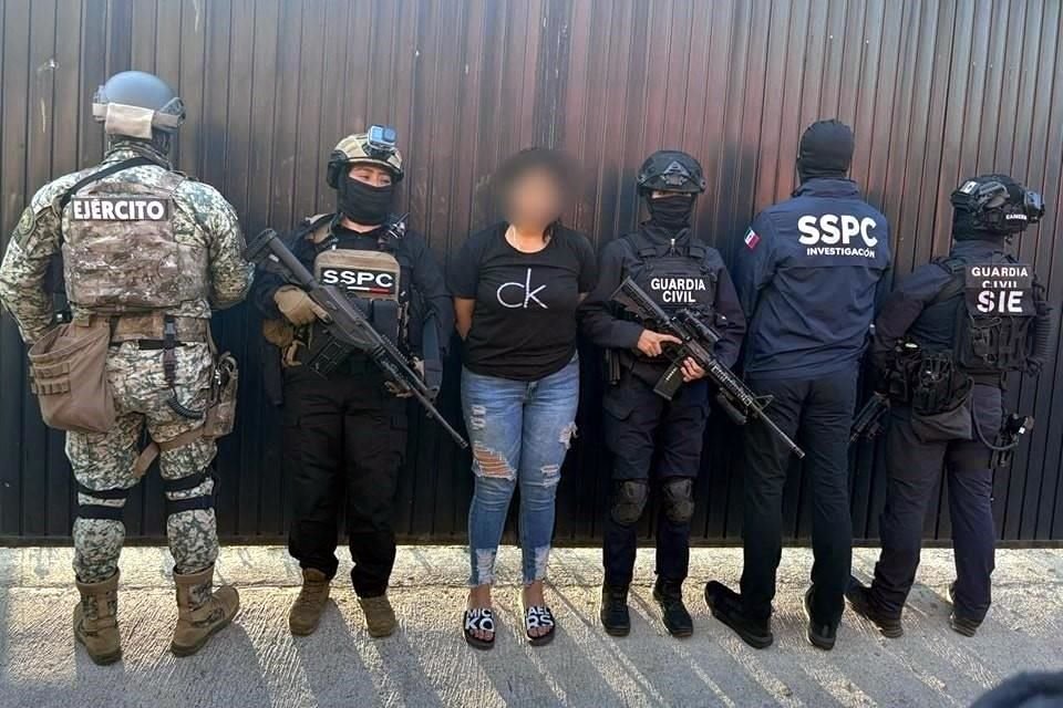 La presunta operadora financiera del CJNG en los estados de Michoacán y Guanajuato, Leslie 'N', alias 'La Güera', fue aprehendida en el municipio michoacano de Huandacareo.