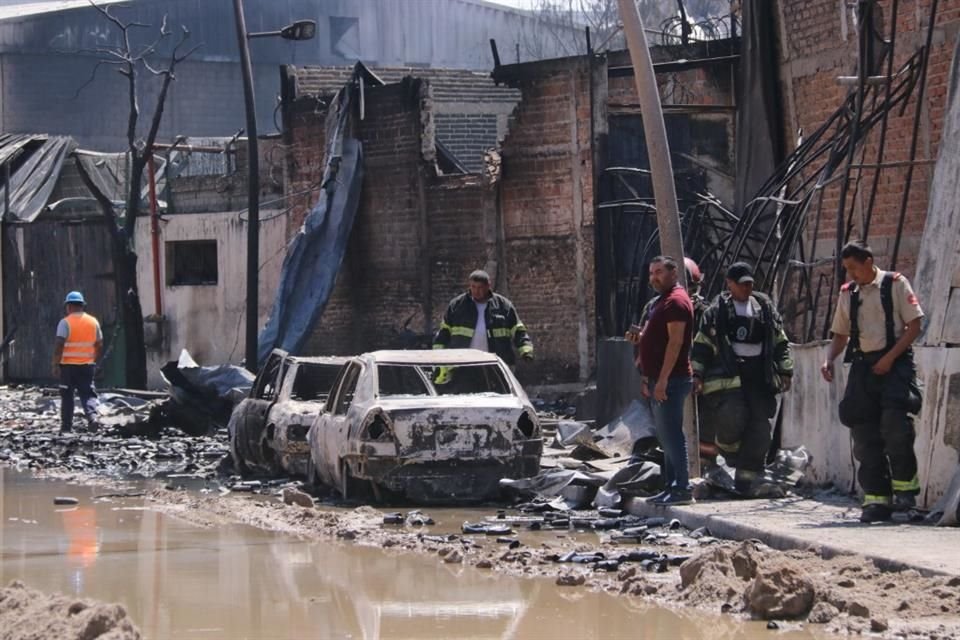El saldo de los incendios de ayer en Álamo Industrial, tras la explosión de una fábrica que afectó a otra, son dos fallecidos y 26 heridos.